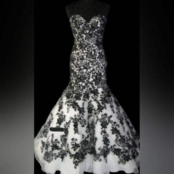 100% Authentic Allure Wedding Dress - Picture 2 of 13